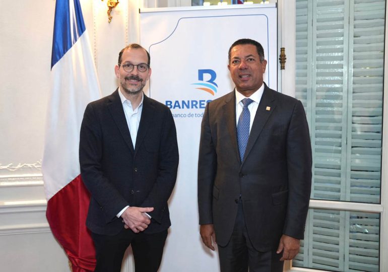 Banreservas y Embajada Dominicana en Francia celebran conversatorio con Melissa Roedán en la sede diplomática