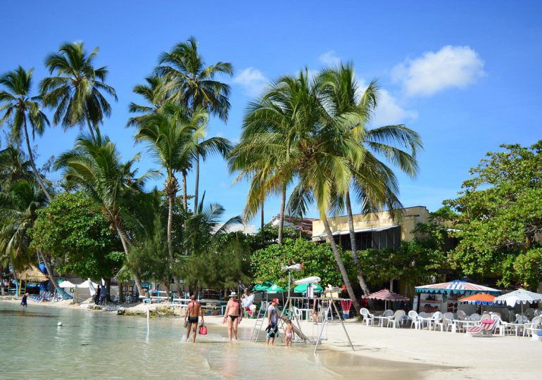 Ministro de Turismo: “Es lamentable que Boca Chica sea un referente de desorganización”