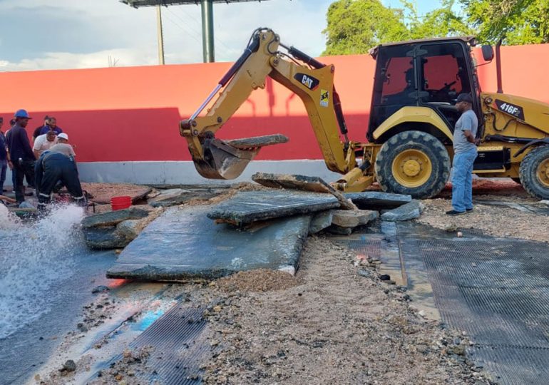 Video | CAASD trabaja en la reparación de avería que afecta parte de Cristo Rey