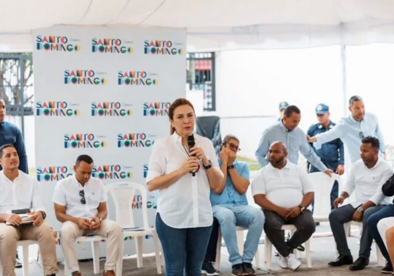 Carolina Mejía lleva soluciones al sector La Puya