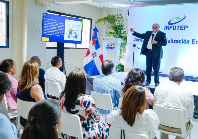 Video | Director del INFOTEP se reúne con empresarios de Haina para socializar necesidades de la formación técnico-profesional