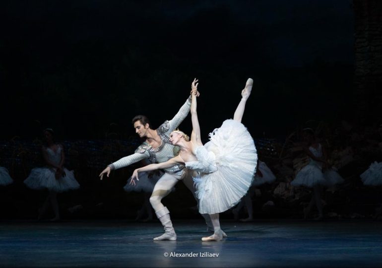 Gala Benéfica de Estrellas de la Danza Mundial incluye piezas con trajes de Oscar de la Renta