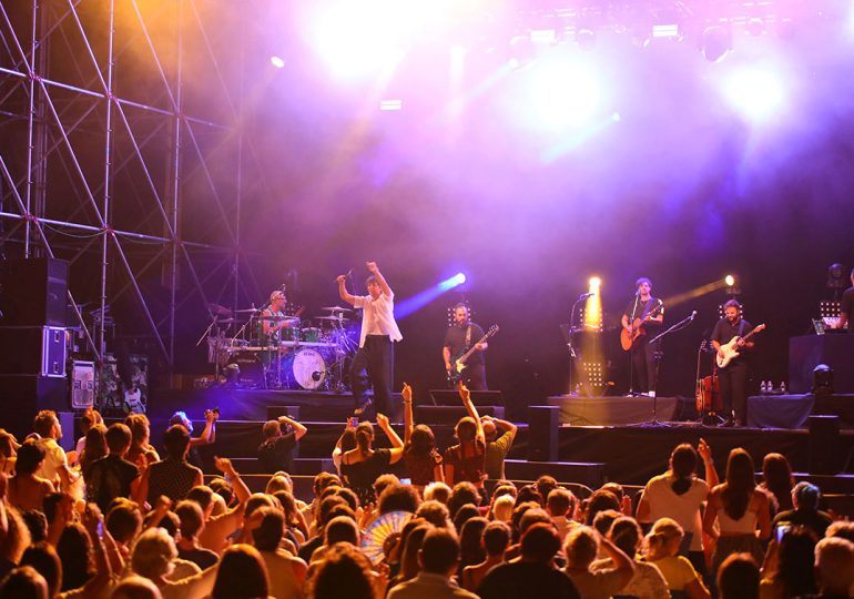 El impacto económico y social de las plataformas de conciertos gratuitos en las comunidades