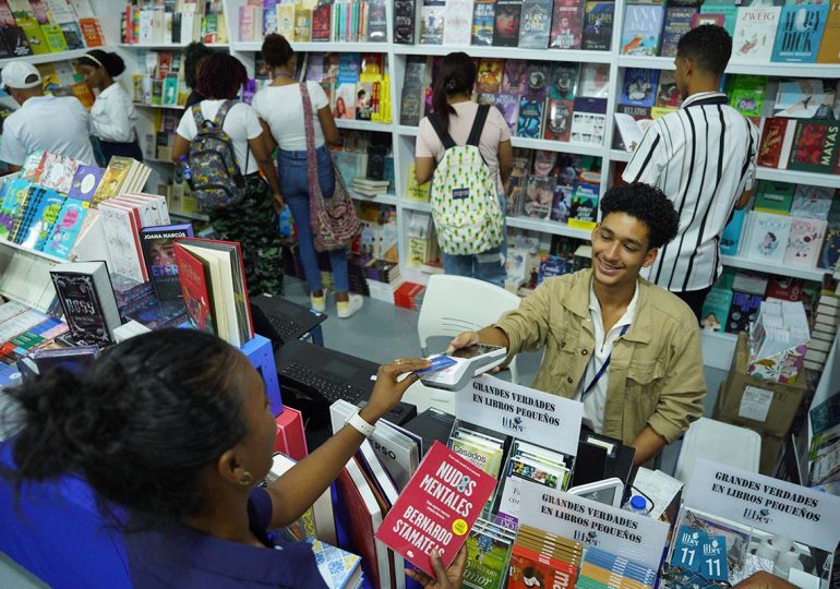 Descuentos y novedades marcan el pulso en la Feria Internacional del Libro