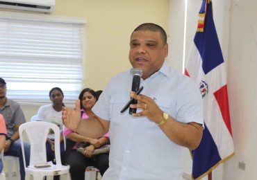 Diputado Ramón Raposo impulsa cultura de protección y cuidado al medio ambiente entre estudiantes de SDN