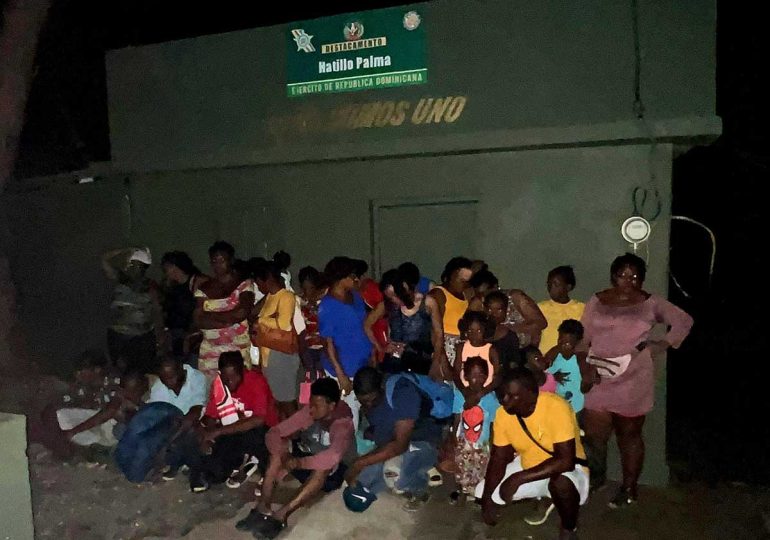 Ejército detiene a 48 nacionales haitianos en operativo en Doña Antonia de Mao