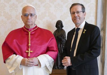 El papa León XIV recibe al presidente de Israel en el Vaticano