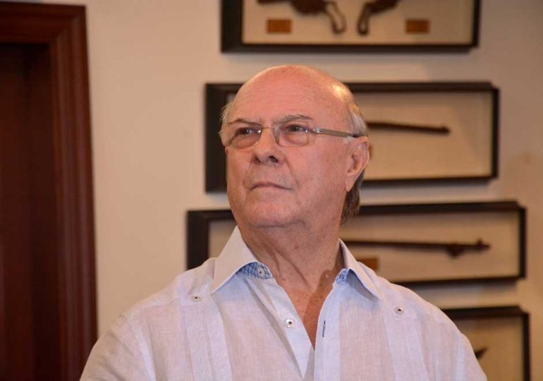 Hipólito a Leonel: "Usted no conoce un pollo ni un huevo, cállese azaroso"