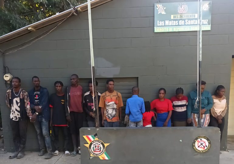 En diferentes comunidades de Montecristi Ejército detiene a 43 haitianos indocumentados