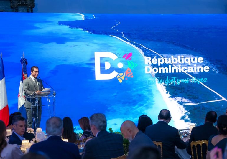 George Alexander Nader presenta en París a Miches como modelo de desarrollo turístico sostenible