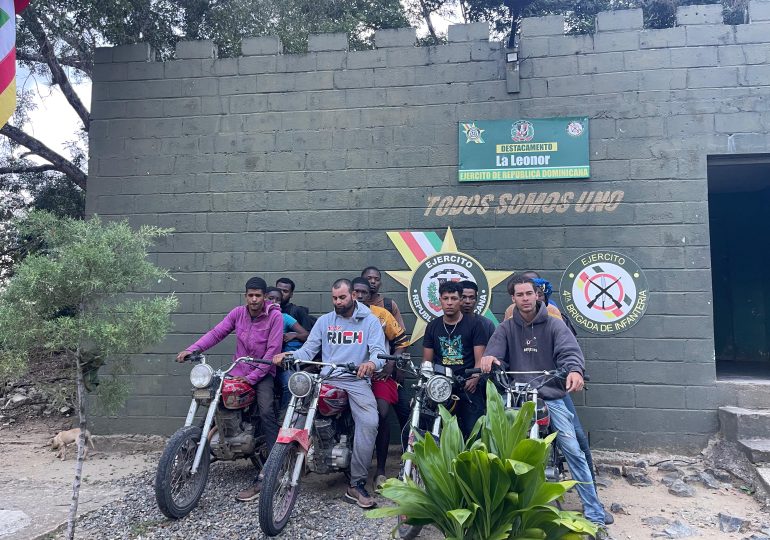 Cuatro dominicanos detenidos por transportar haitianos indocumentados en motocicletas en Santiago Rodríguez