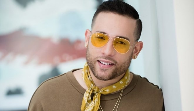 Mark B anuncia con emoción la espera de su bebé