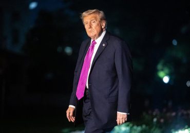 Trump anuncia demanda de 15,000 millones de dólares contra The New York Times por difamación