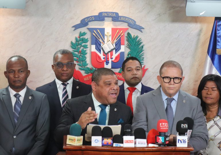 Diputados del PRD y de la FP someten resolución para que se interpele a Celso Marranzini