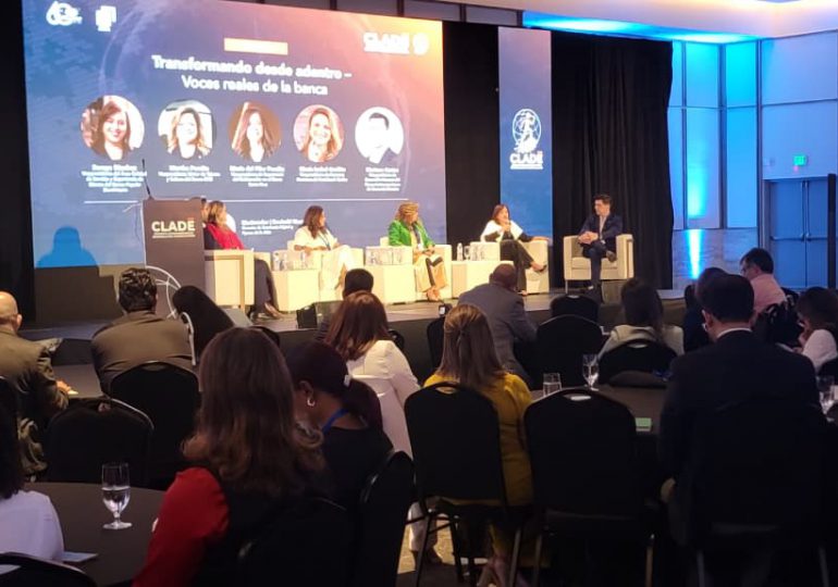 Ejecutivos bancarios destacan transformación cultural y adaptación generacional en el CLADE 2025