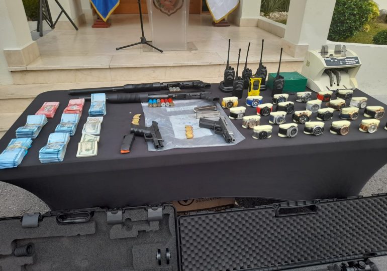 DNCD incauta discotecas Kodigo VIP y Flow Room, arrestan dos personas y vehículos de lujos en operativo contra el narcotráfico y lavados de activos