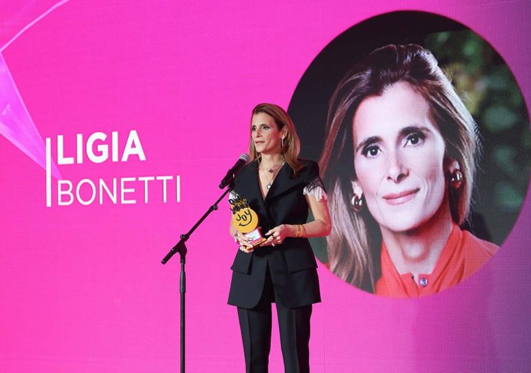 Ligia Bonetti recibe reconocimiento “Trayectoria Empresarial” en Days to Shine