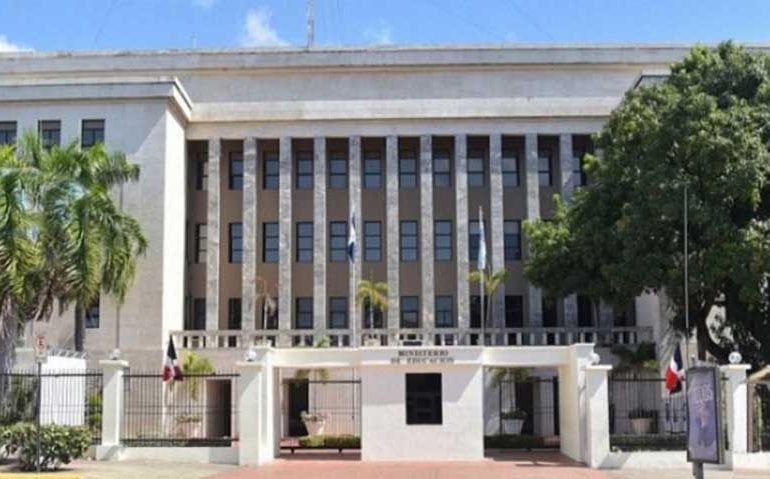 Educación interpone acción penal ante el Ministerio Público por intoxicaciones en Mao y San Francisco