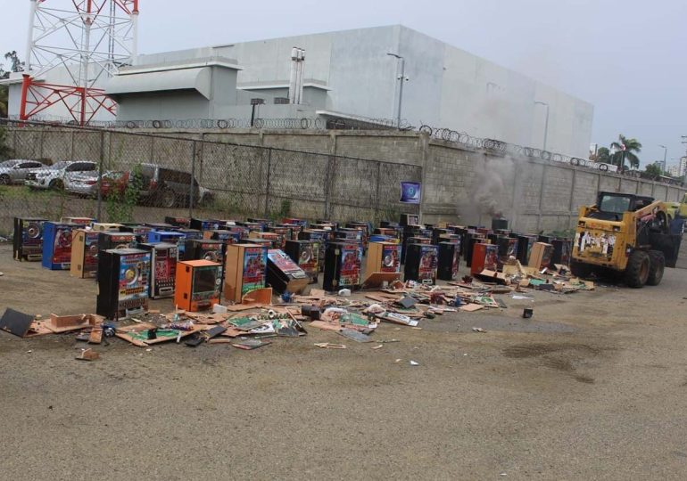 Ministerio Público de Santiago encabeza destrucción de máquinas tragamonedas incautadas en establecimientos no autorizados