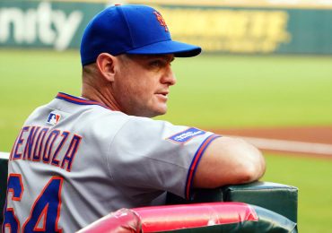 Mendoza seguirá como mánager de los Mets en el 2026