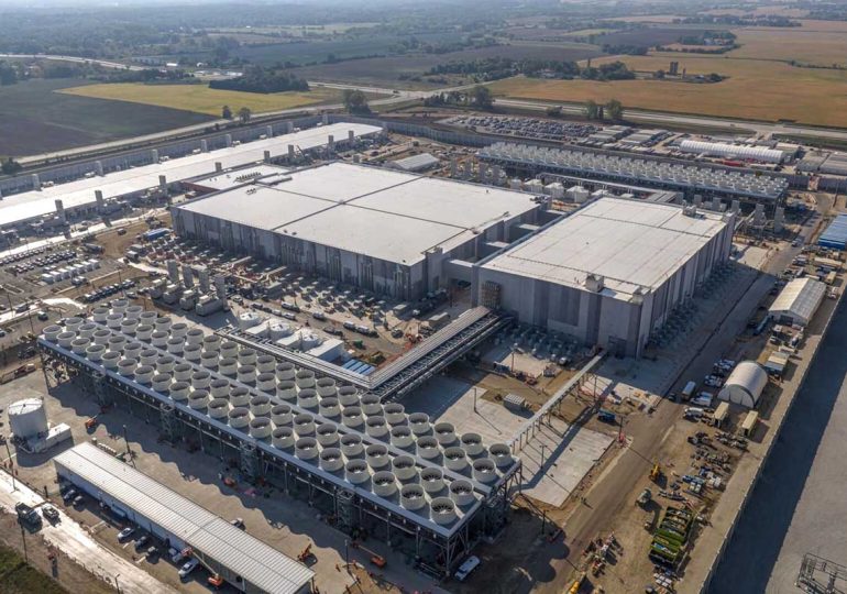 Microsoft prepara el centro de datos de IA "más potente" del mundo y dobla su inversión