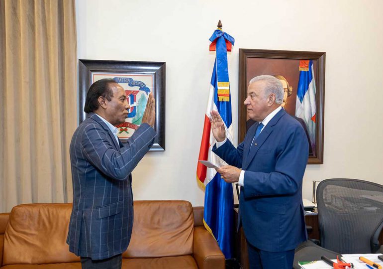 Ministro Bautista juramentó al general Zorrilla Ozuna como director de Desarrollo Fronterizo