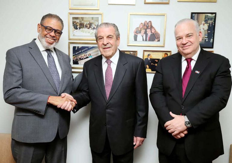 Modesto Guzmán agota agenda en Chile; busca traer experiencias de programas sociales