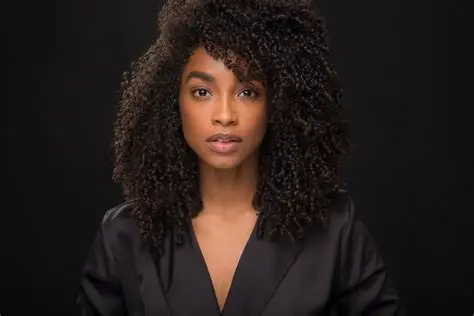 Yaritza Reyes deslumbra en su primer desfile y episodio 3