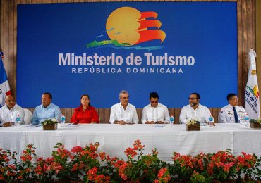 Presidente Abinader cumple anhelo histórico de Constanza inaugurando carretera hacia el Salto de Aguas Blancas