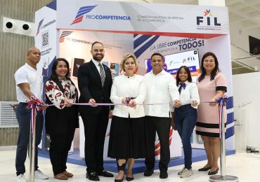 ProCompetencia inaugura su stand en la Feria Internacional del Libro Santo Domingo 2025