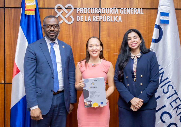 Procuradora general recibe una comisión de Participación Ciudadana