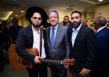 R.I.O.Z. canta en Rockefeller Center en exclusivo coctel