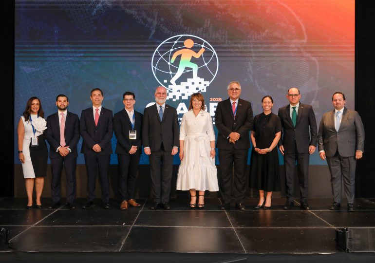 Líderes regionales abordan desafíos de la era digital para el talento humano en el CLADE 2025