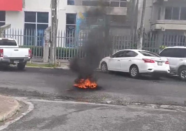 Video | Residentes de Jardines del Norte protestan contra apagones