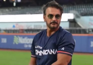 Ricardo Arjona enciende la previa del juego entre República Dominicana y Puerto Rico en Nueva York