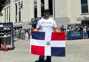 ¡Lo logró! Dominicano obtiene récord Guinness al visitar los 30 estadios de Grandes Ligas en 25 días