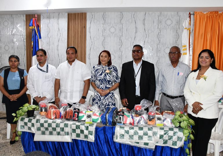 INEFI entrega utilería deportiva a la Regional 10 de Educación en Santo Domingo Este
