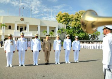 Ministro de Defensa encabeza acto de cambio de mando en la Armada de República Dominicana