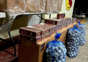 Ejército ocupa cargamento de cigarrillos, bebidas alcohólicas y ajo en operativo en Elías Piña