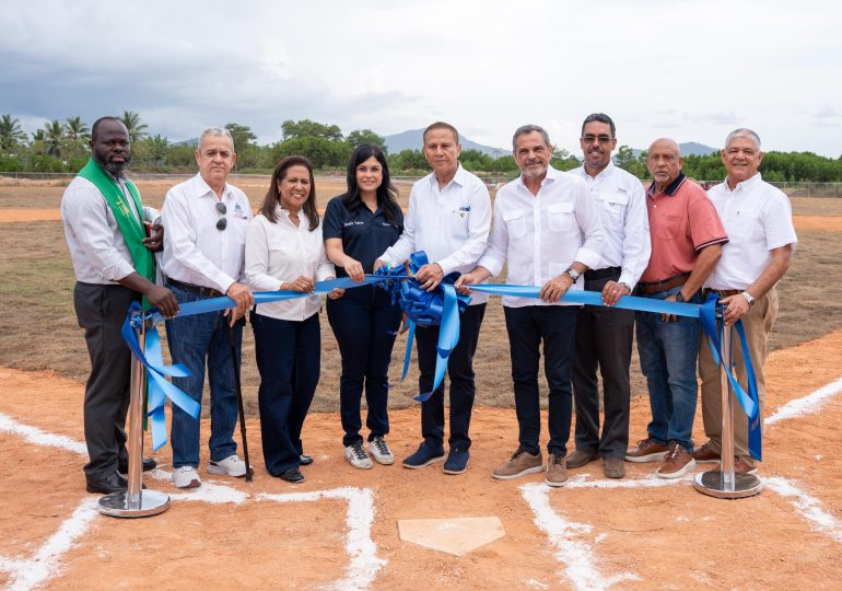 Proyecto Nuevos Horizontes sigue creciendo: entregan segundo salón comunal y campo de béisbol