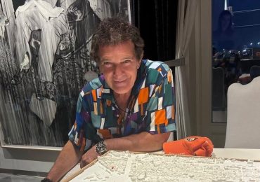 Antonio Banderas recibe regalo de cumpleaños: una maqueta de su natal Málaga