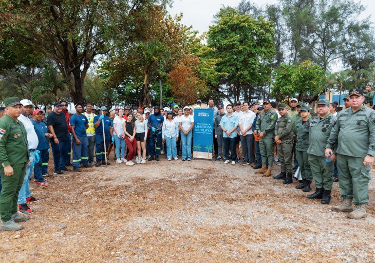 Alcaldía del DN e instituciones aliadas retiran siete toneladas de desechos de Playa Manresa
