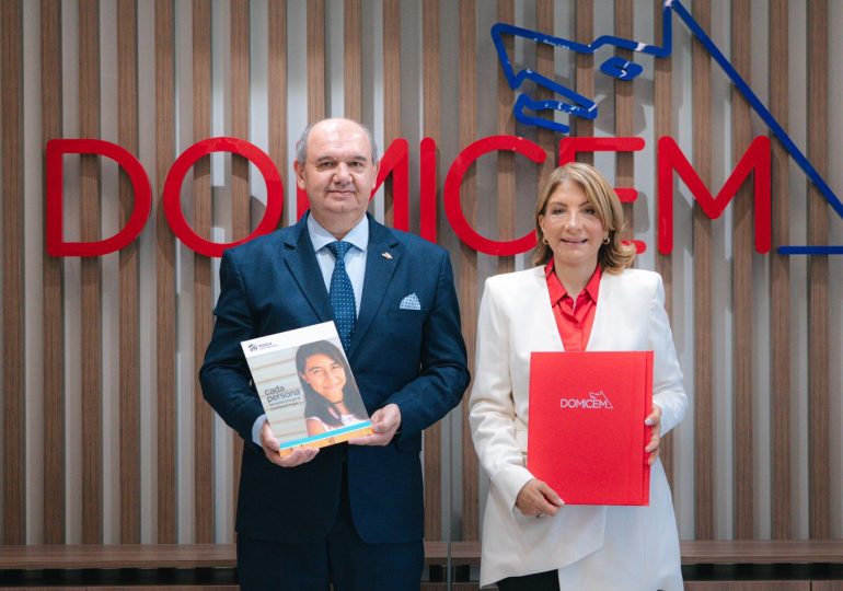 Domicem y Hábitat Dominicana renuevan alianza para transformar viviendas en Sabana Grande de Palenque