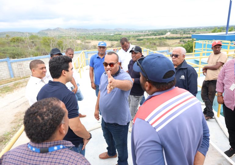 Wellington Arnaud se reune con comunitarios de Azua para garantizar servicio de agua potable