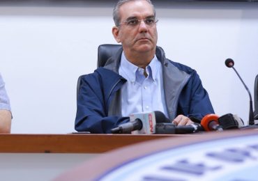 Abinader llama a la ciudadanía a seguir las recomendaciones oficiales y mantenerse atenta a los informes