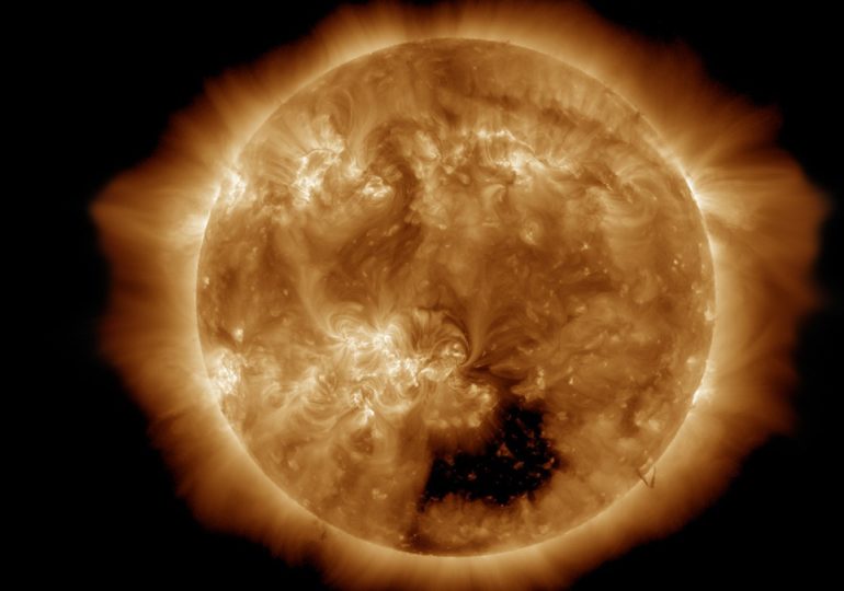 Un agujero gigante en el Sol genera pareidolia en forma de mariposa y liberará viento solar hacia la Tierra