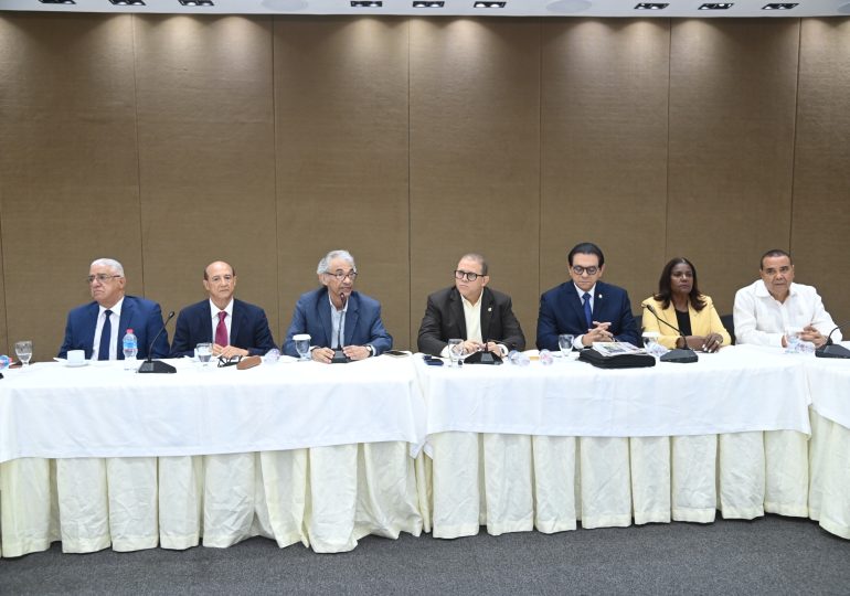 Comisión Bicameral estudia modificación a la Seguridad Social escucha posición de dueños de clínicas