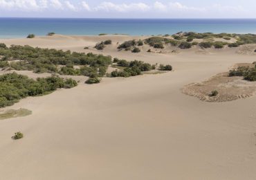 UASD rechaza propuesta de “delimitar” las Dunas de Baní y advierte riesgo ambiental y legal