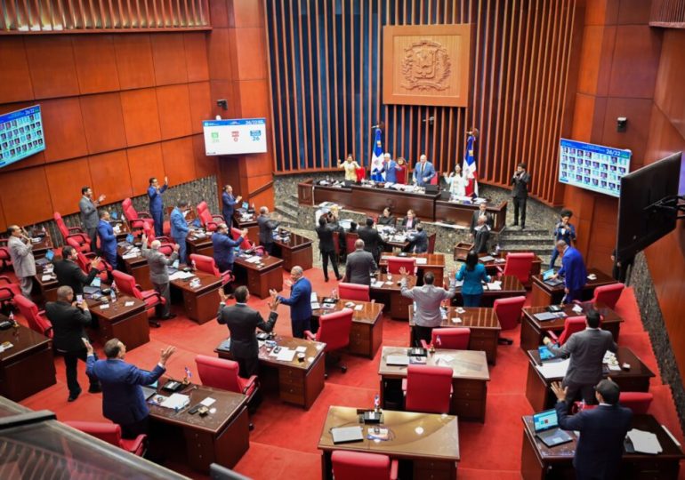 Senado rendirá informe favorable proyecto Código Laboral, no tocaron la cesantía