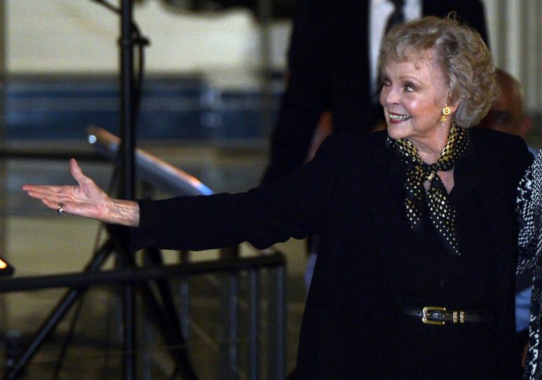 Muere a los 100 años June Lockhart, actriz de ‘Lassie’ y ‘Perdidos en el espacio’